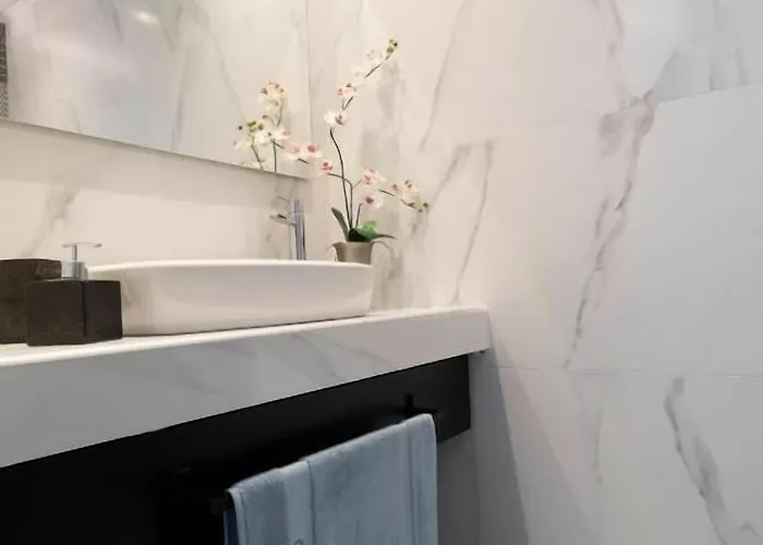 Blue Sky House Aparthotel