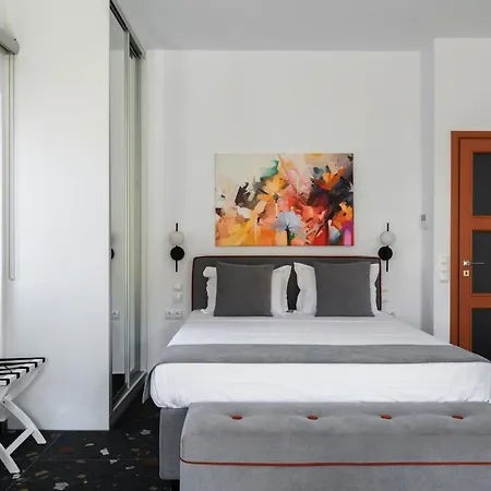 Blue Sky House Apartahotel 4*