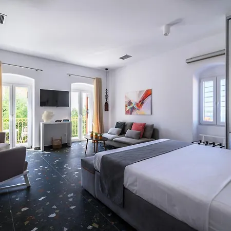 מלון דירות Blue Sky House 4*