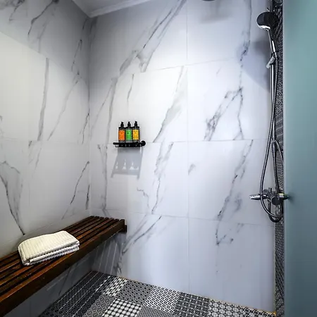 Blue Sky House מלון דירות 4*