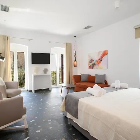 Blue Sky House 4* פילוס