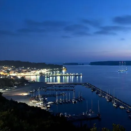 Blue Sky House פילוס